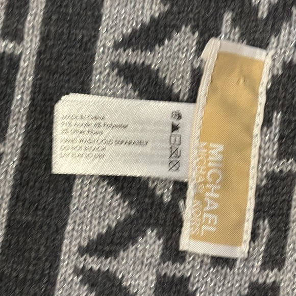 Michael Michael Kors scarf and beanie combo - Picture 3 of 4